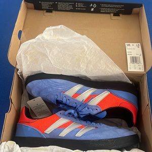 Adidas soccer shoe size 9.5